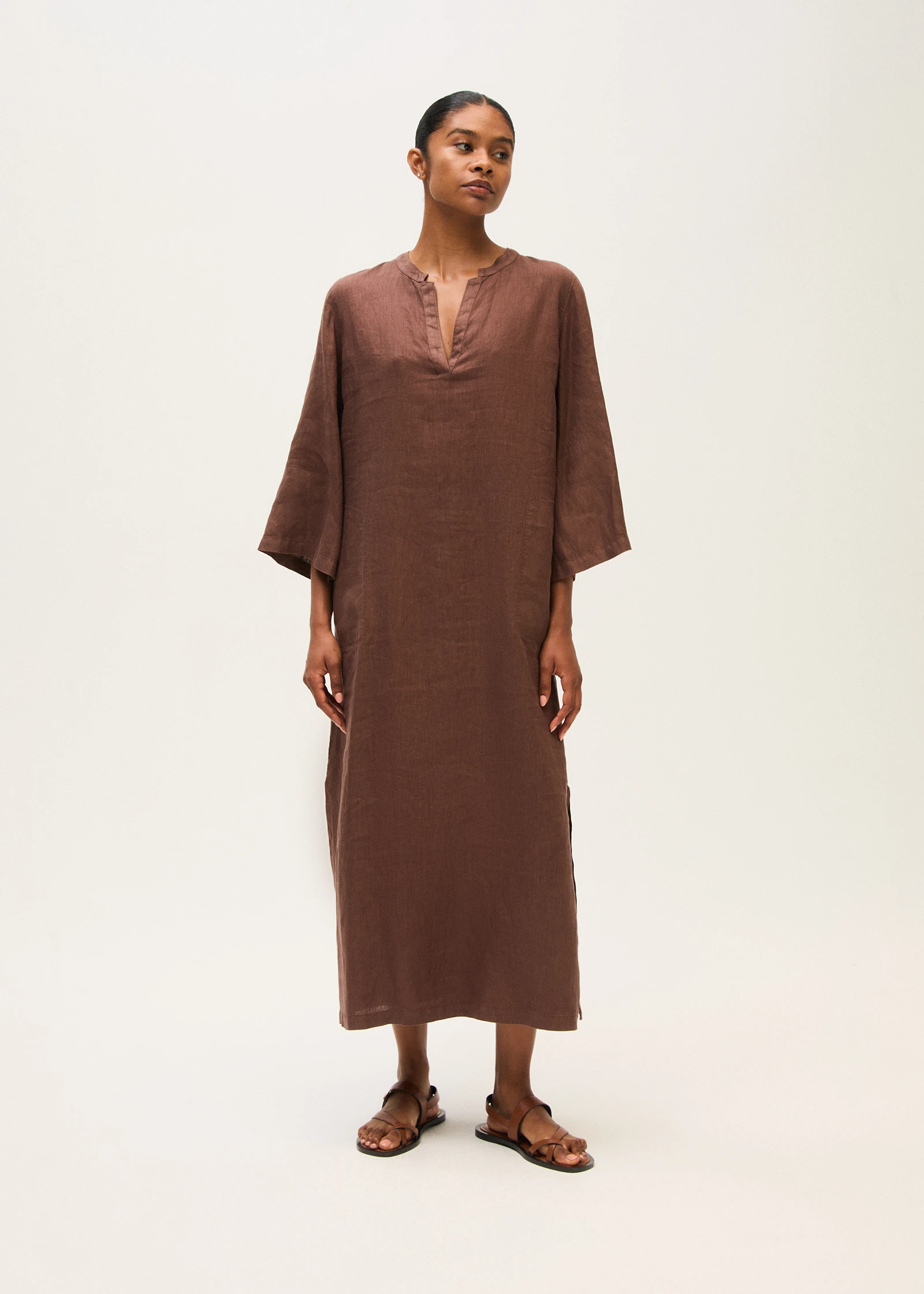 Rosso 35 abito caftano lungo in lino marrone