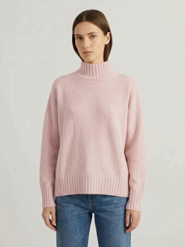 Calatura maglia over con collo a vulcano rosa